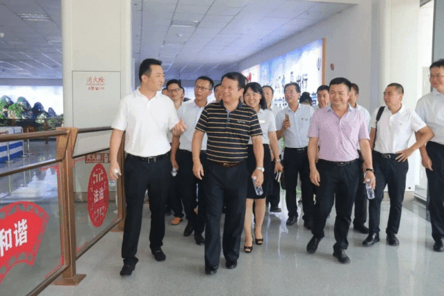 王曉、郭曉慶一行深入吉安長運、吉安公交調(diào)研指導(dǎo)