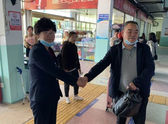 長運(yùn)正能量 || 20萬現(xiàn)金！景德鎮(zhèn)長運(yùn)西客站員工拾金不昧獲贊譽(yù)