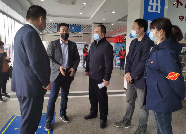 黃俊、穆孫祥先后深入徐坊客運(yùn)分公司督導(dǎo)文明創(chuàng)建、疫情防控、安全生產(chǎn)工作