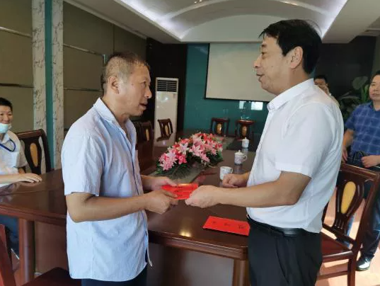 景德鎮(zhèn)長運 省交通工會主席方向一行在景德鎮(zhèn)長運開展“工會進(jìn)萬家”調(diào)研走訪活動