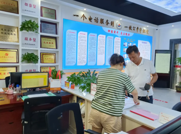 下沉社區(qū) 服務百姓 家門口就能辦公交卡