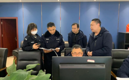 都市城際公交：紅谷灘交警大隊檢查組指導(dǎo)監(jiān)控中心春運(yùn)前期安全管理準(zhǔn)備工作