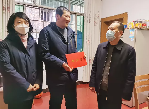 江西長運多家子公司開展慰問困難職工活動(二)