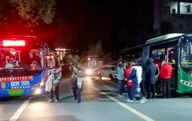 九江長(zhǎng)運(yùn)：開(kāi)通夜間學(xué)生專(zhuān)線(xiàn) 服務(wù)學(xué)生平安回家