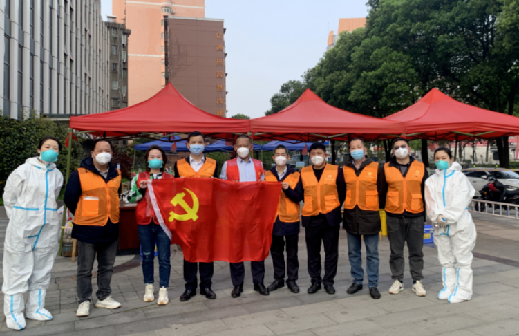 讓黨旗在疫情防控一線(xiàn)飄揚(yáng)（二）