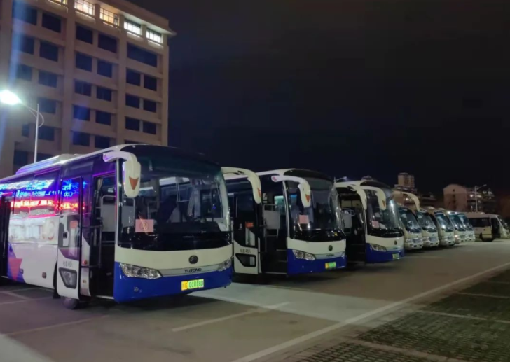 24萬(wàn)瀏覽量！牛！《江西長(zhǎng)運(yùn)74臺(tái)大巴載著3800名“白衣天使”連夜馳援南昌》