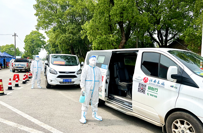 鄱陽長運：24小時待命 隔離轉運戰(zhàn)疫情