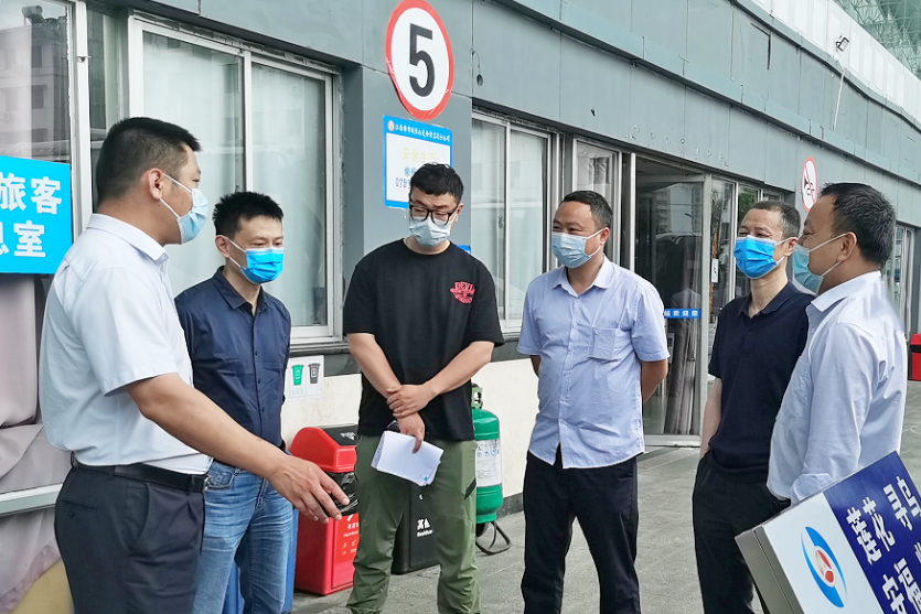 黃俊一行督導(dǎo)徐坊客運(yùn)站、南昌長途汽車站疫情防控工作