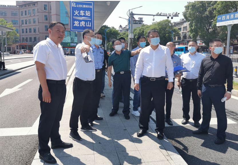 鷹潭公交 協(xié)調(diào)優(yōu)化火車站公交?？奎c(diǎn)    助力消除交通安全隱患