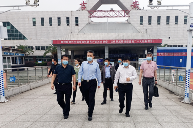 吉安長(zhǎng)運(yùn)、吉安公交：吉安市政府領(lǐng)導(dǎo)調(diào)研游（旅）客集散服務(wù)廳（驛站）建設(shè)工作