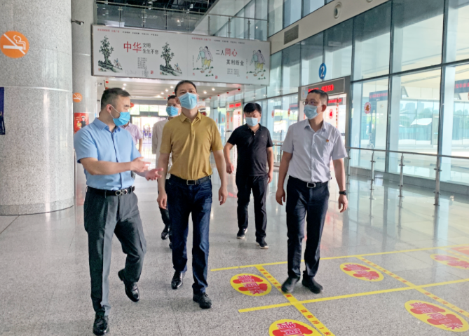 葛威敏督導南昌長途汽車西站常態(tài)化疫情防控、安全運輸工作