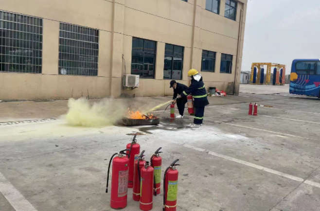 鄱陽(yáng)長(zhǎng)運(yùn)  客運(yùn)總站開展消防應(yīng)急演練