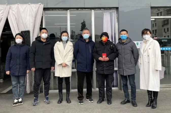 張小平、戴豪贛、黃俊、劉志堅慰問困難職工