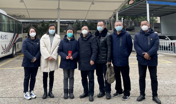 張小平、戴豪贛、黃俊、劉志堅慰問困難職工