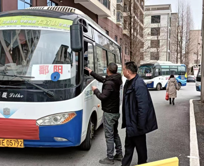 鄱陽長運(yùn) 田畈街客運(yùn)站開展安全帶使用情況檢查