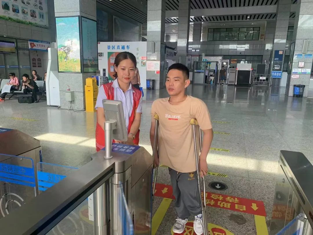 上饒汽運(yùn)：重點(diǎn)旅客行動(dòng)不便 車(chē)站工作人員全程護(hù)送