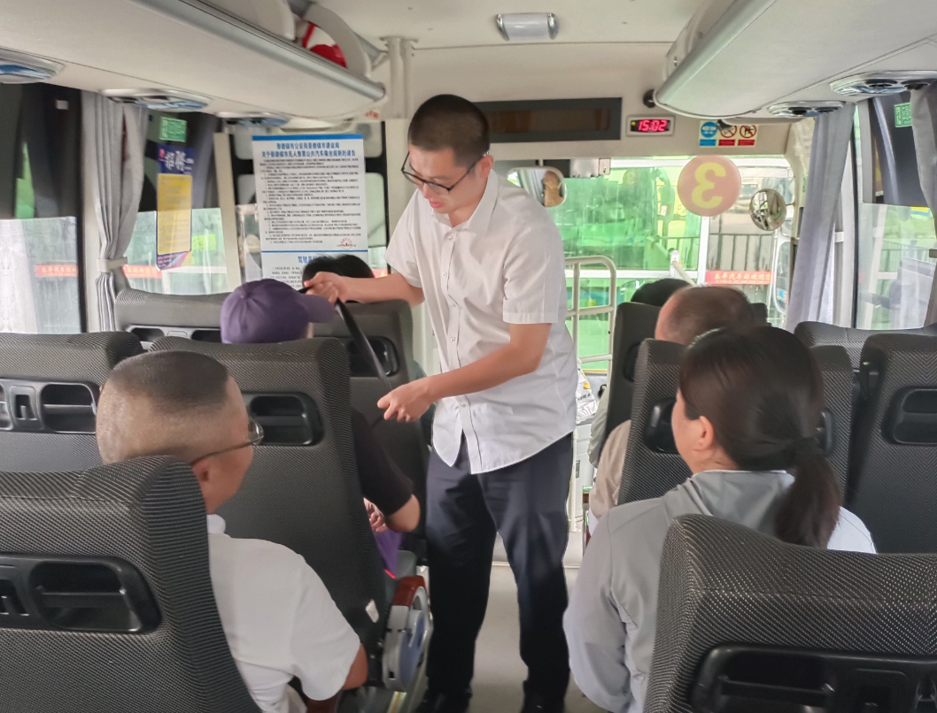 景德鎮(zhèn)長運(yùn) 樂平公交開展安全帶專項整治