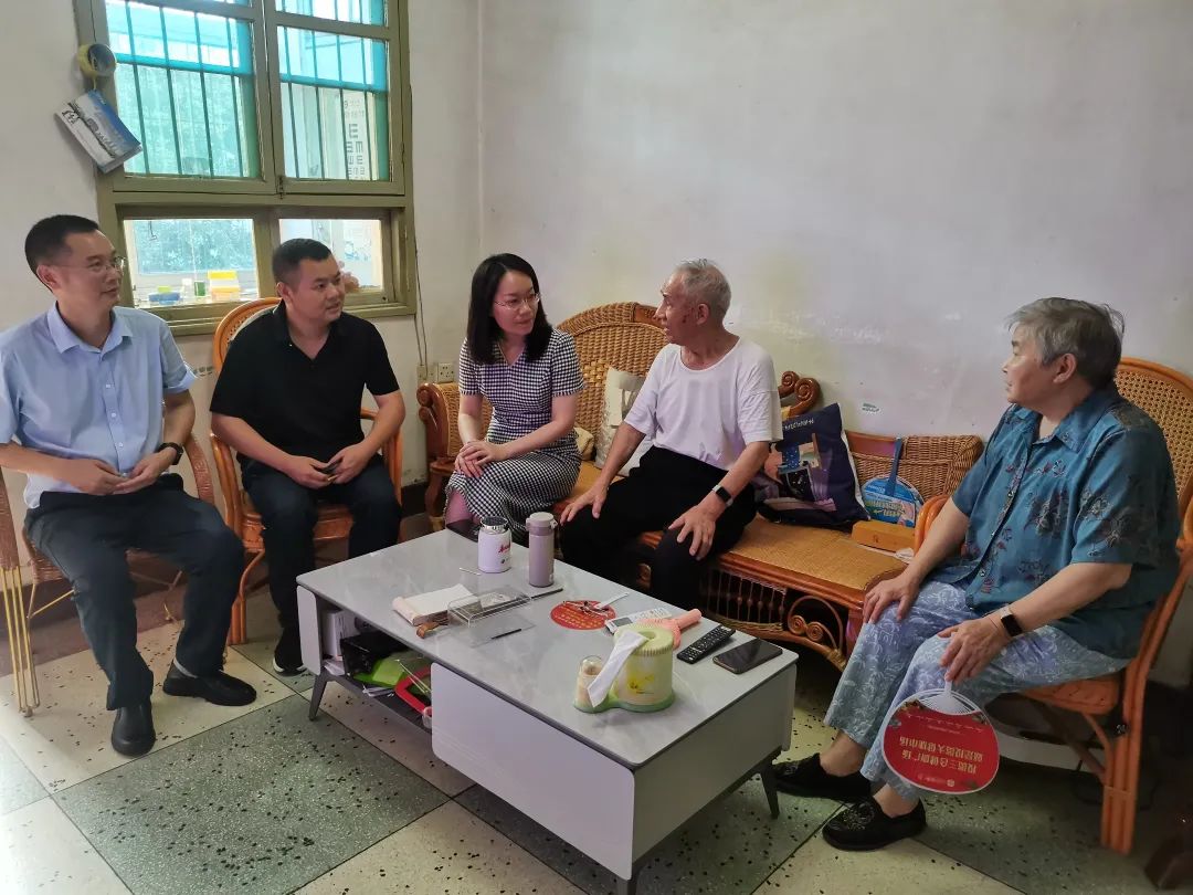萍鄉(xiāng)長運(yùn)：走訪慰問老黨員、困難黨員
