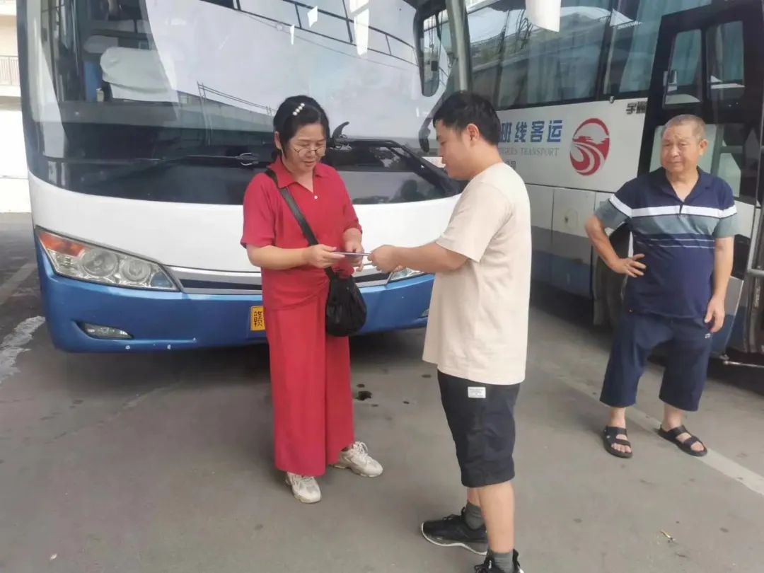 上饒汽運：上廣公交駕駛員幫乘客尋回遺失手機(jī)