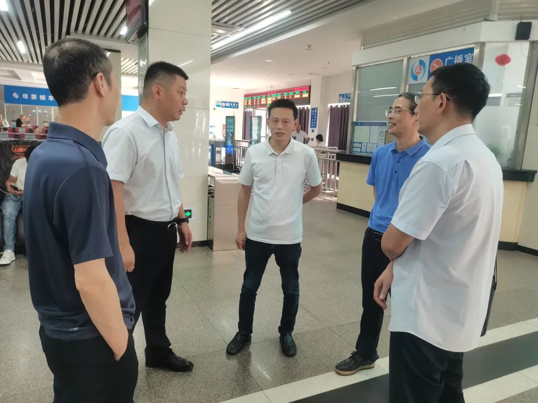 黃俊一行督查徐坊客運分公司“雙節(jié)”前黨風廉政、安全生產(chǎn)工作