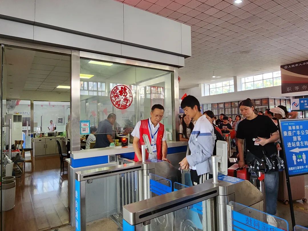 江西長運(yùn)積極應(yīng)對(duì)中秋、國慶客流高峰