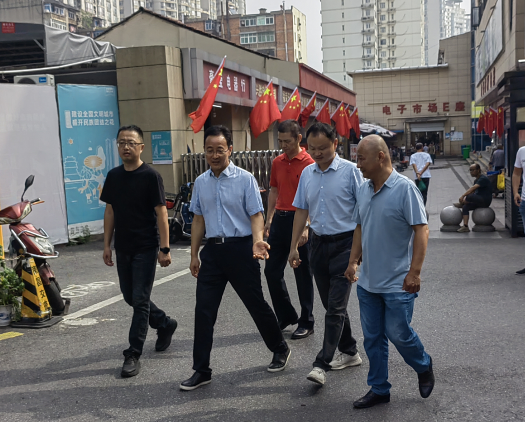 穆孫祥督導(dǎo)長運物業(yè)、都市城際公交節(jié)日期間安全生產(chǎn)工作