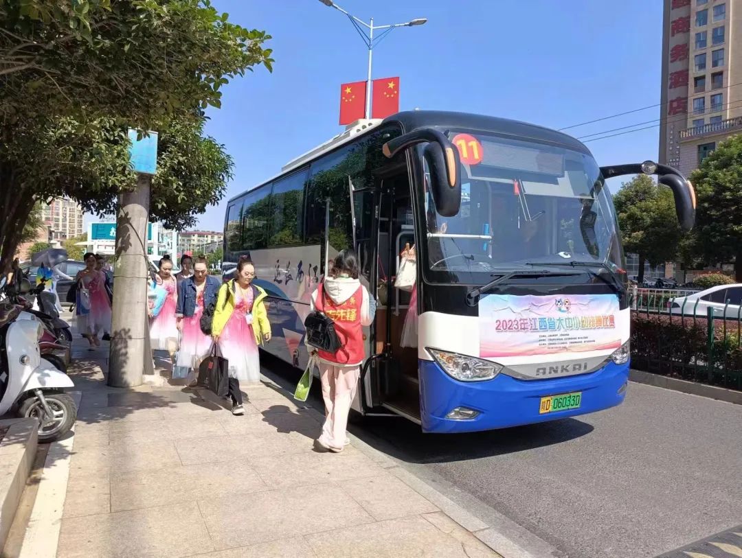 吉安公司:新干長(zhǎng)運(yùn)圓滿完成江西省排舞大賽接送任務(wù)