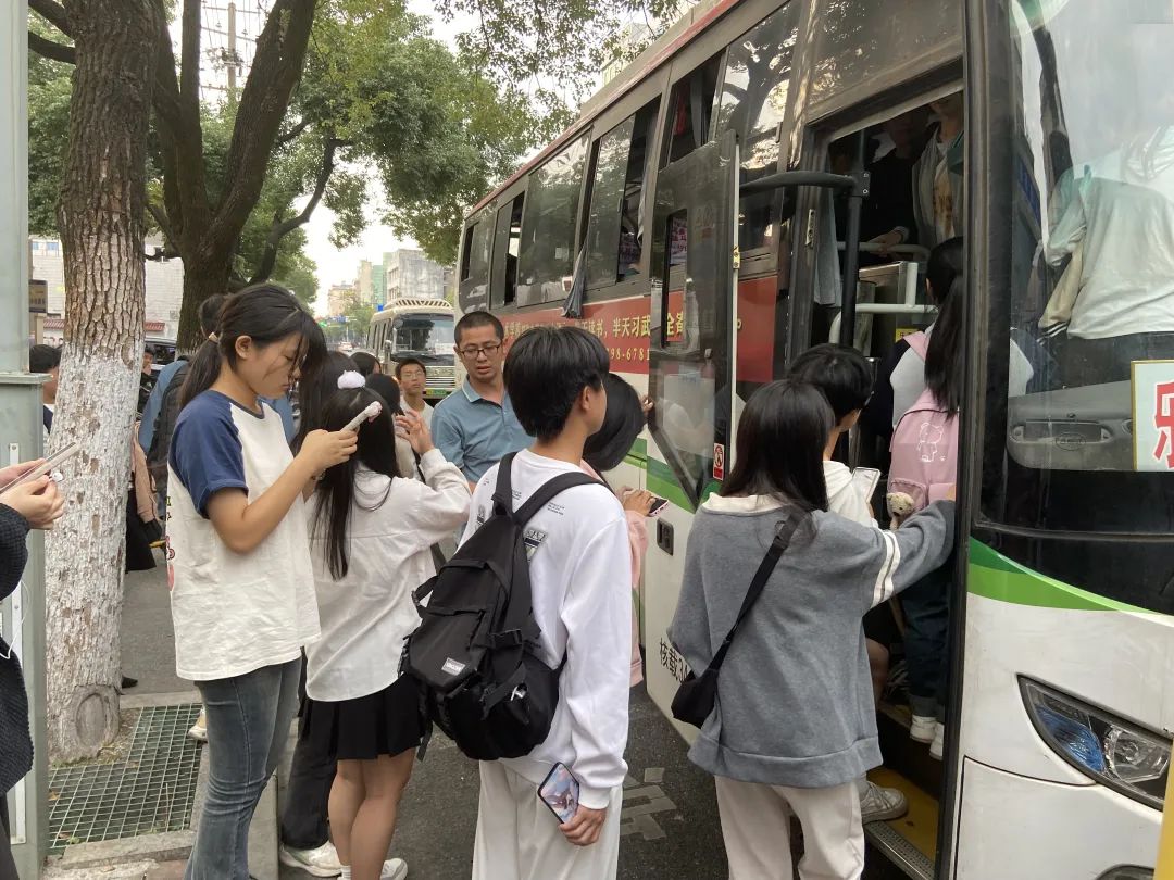 景德鎮(zhèn)長運:多點聯(lián)動 做好周末學(xué)生返校運輸工作