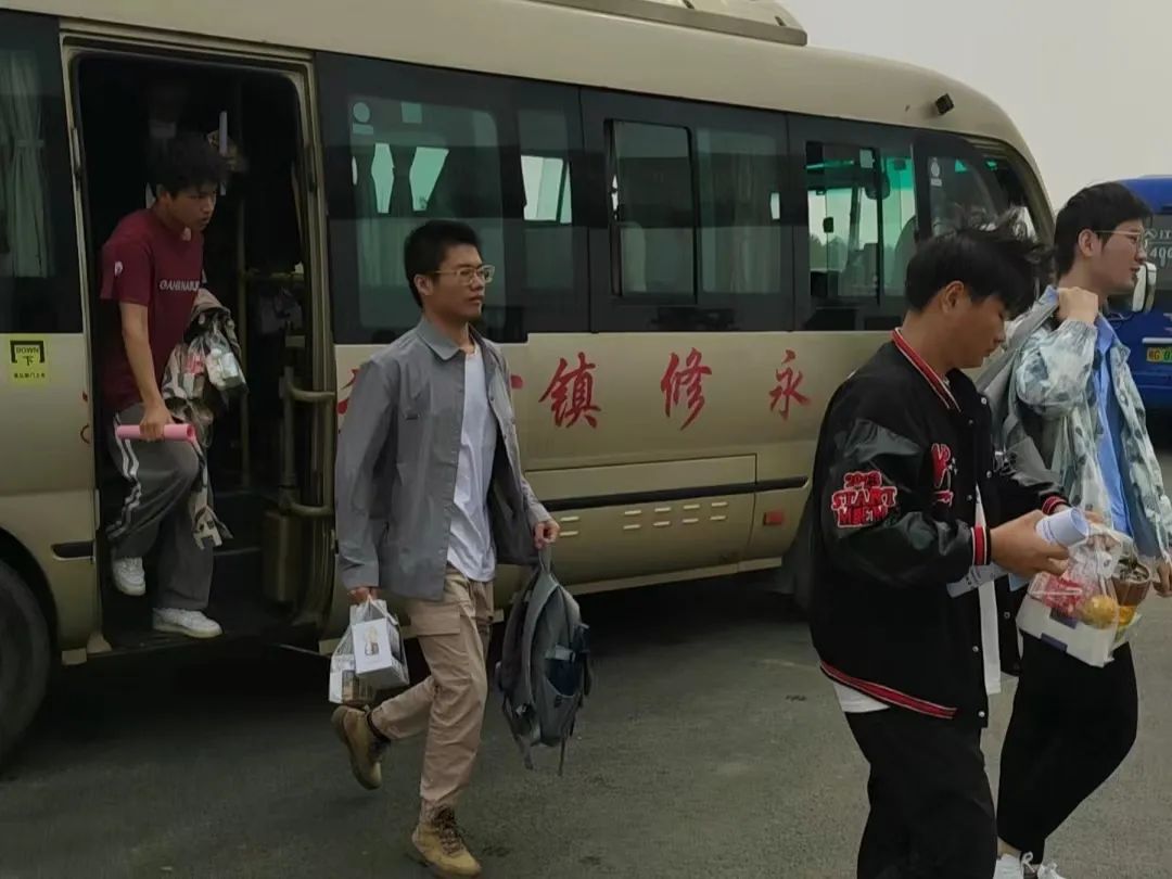 九江長運(yùn):圓滿完成機(jī)電學(xué)院運(yùn)動(dòng)會(huì)學(xué)生轉(zhuǎn)運(yùn)任務(wù)