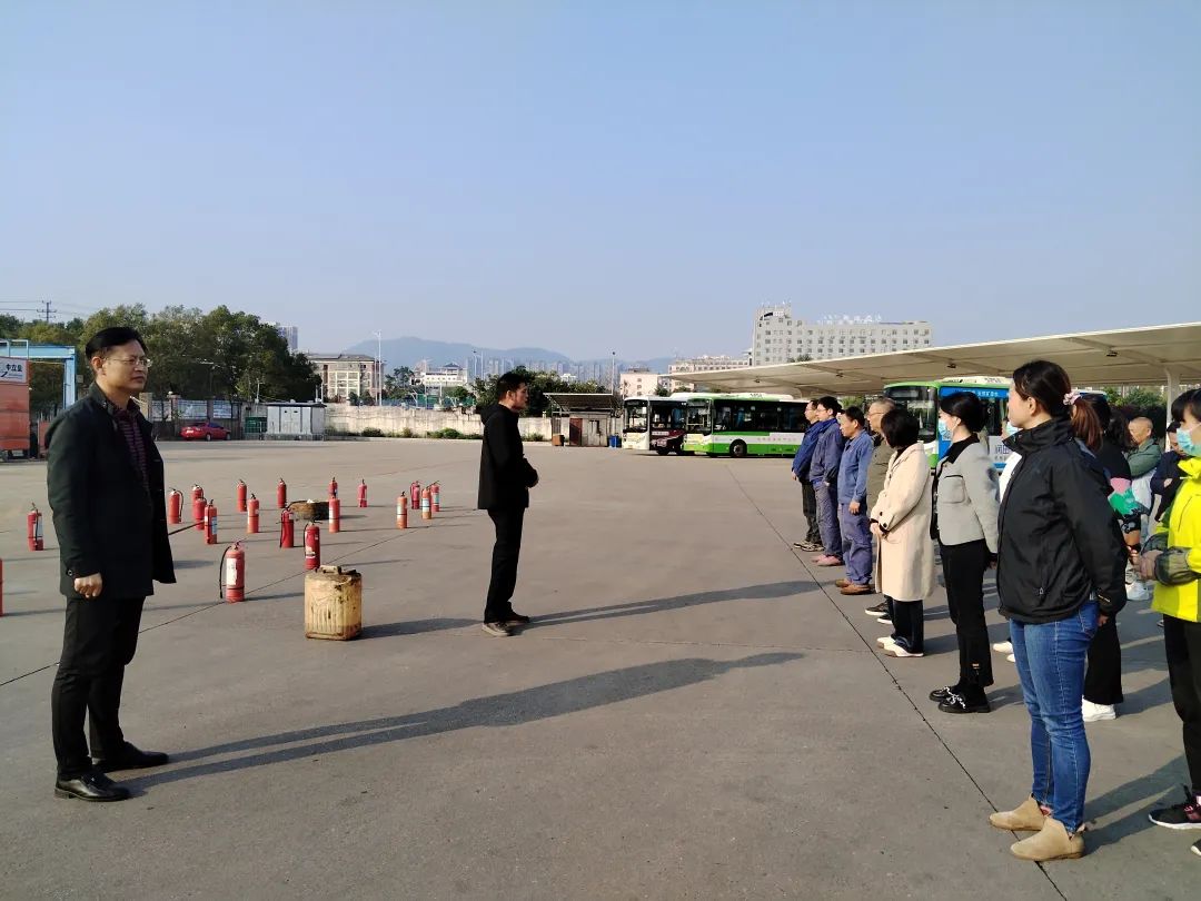 新余公交：開(kāi)展2023年消防技能實(shí)操培訓(xùn)