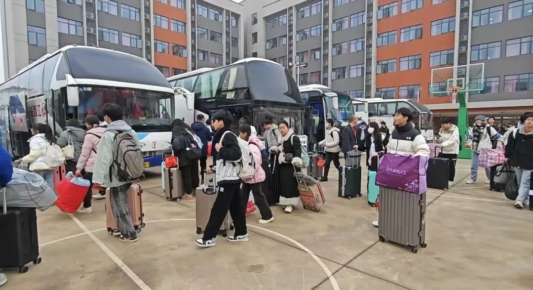 都市城際公交:“校園直通車”送你到家門口!