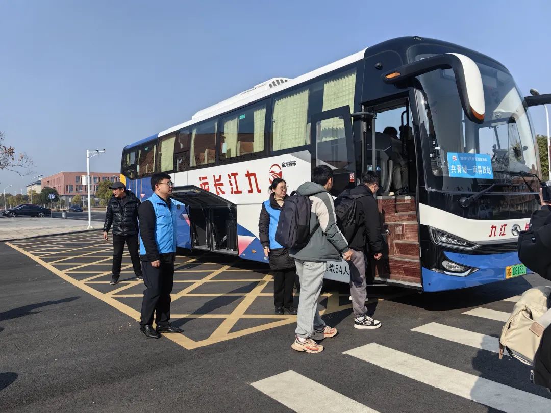 九江長(zhǎng)運(yùn):共青公司多措并舉全力為學(xué)子返鄉(xiāng)保駕護(hù)航
