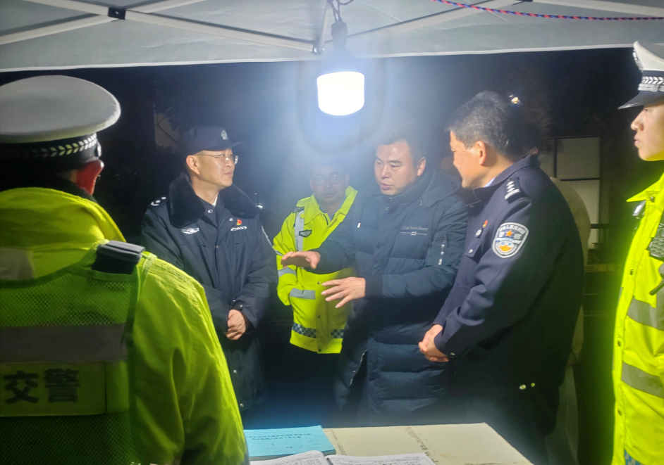 省公安廳領(lǐng)導(dǎo)督導(dǎo)南昌長(zhǎng)途汽車西站春運(yùn)工作