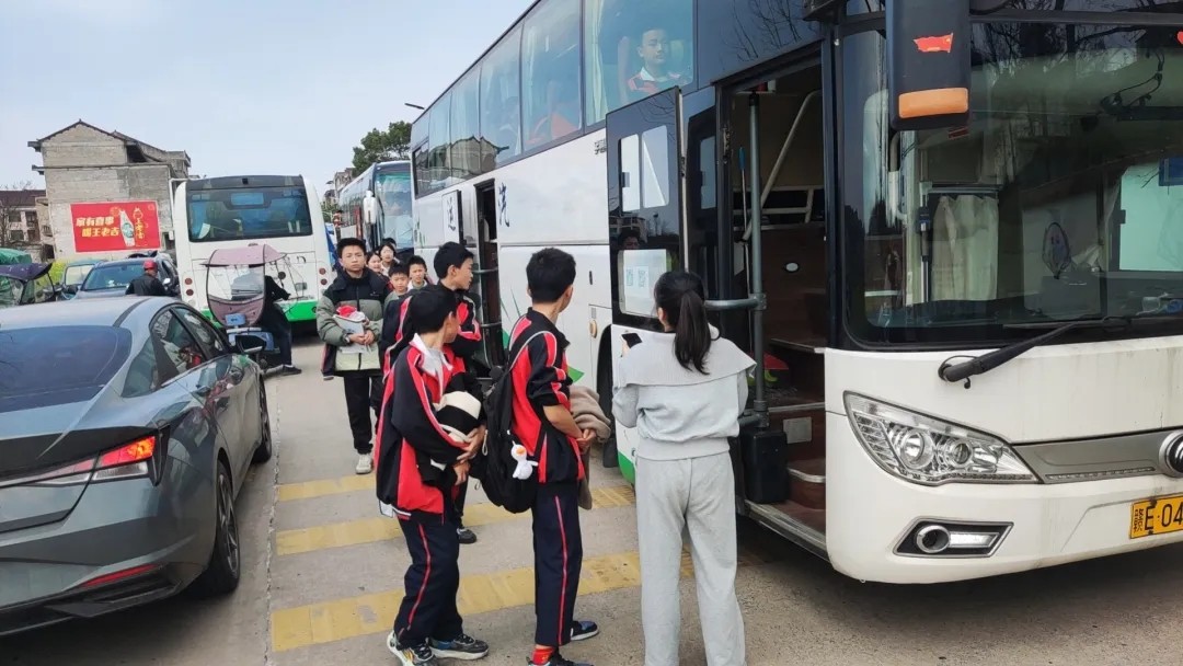 上饒汽運:開設“高考體檢定制專線” 為學子保駕護航