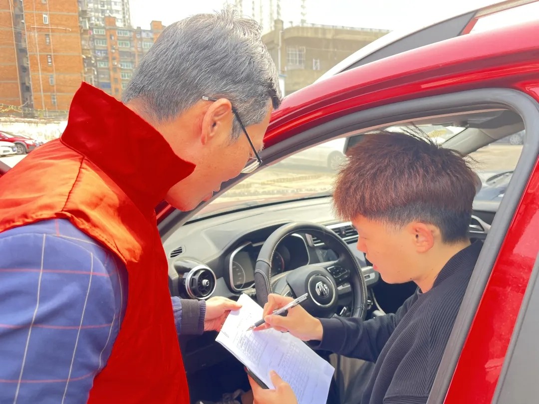 長(zhǎng)運(yùn)物業(yè) 開展?jié)M意度調(diào)查 不斷提高停車場(chǎng)優(yōu)質(zhì)服務(wù)