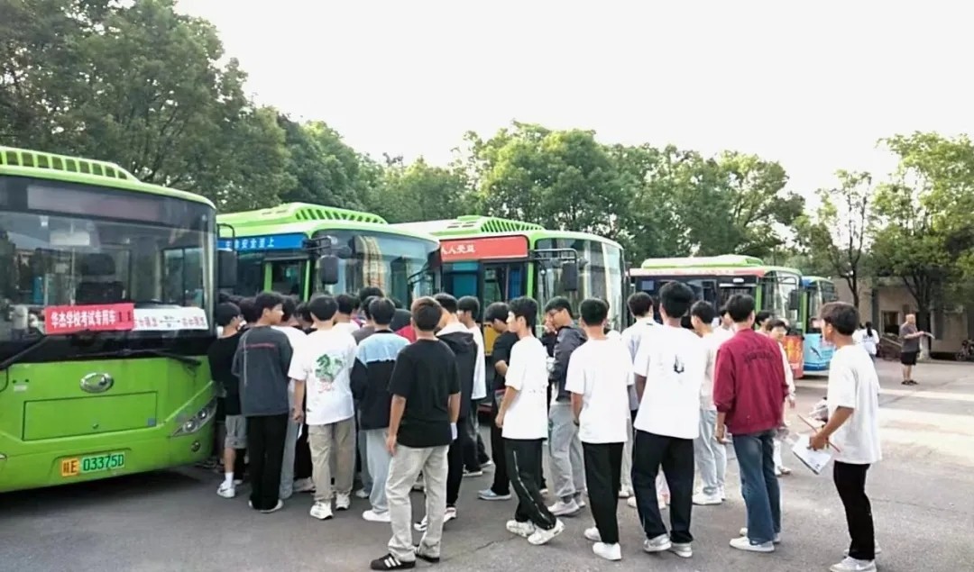 上饒汽運(yùn)：萬年公交圓滿完成學(xué)業(yè)水平測試運(yùn)輸工作