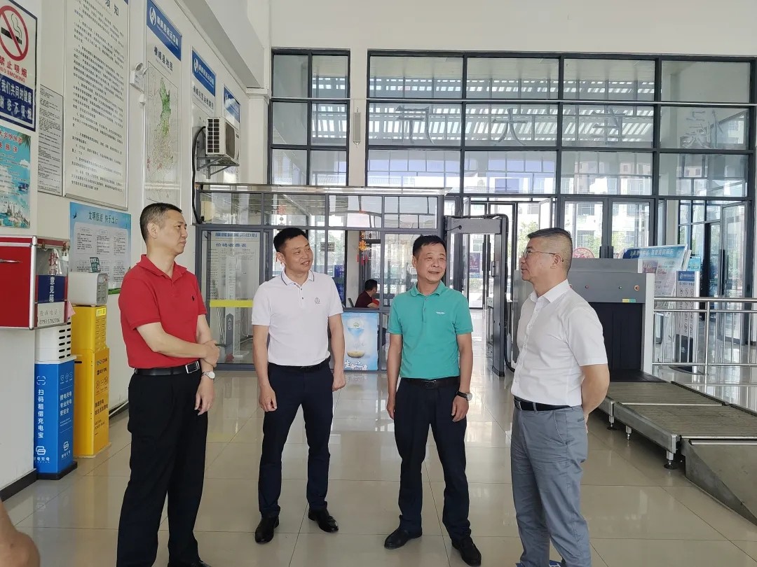 胡勁松一行檢查上饒汽運(yùn)、鷹潭公司安全生產(chǎn)工作