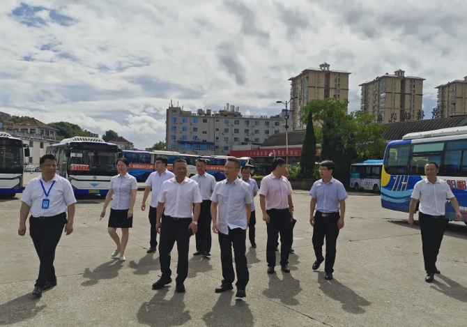 李偉一行調(diào)研景德鎮(zhèn)長(zhǎng)運(yùn)、鄱陽長(zhǎng)運(yùn)