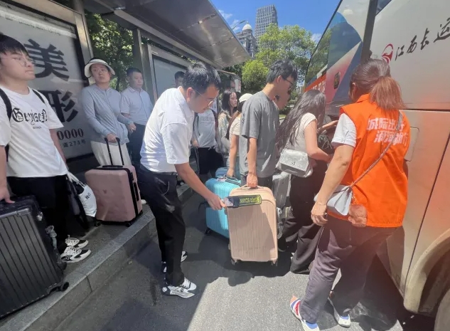 都市城際公交:開通4條站點(diǎn)巴士線路 增設(shè)客運(yùn)驛站 暑運(yùn)完美收官