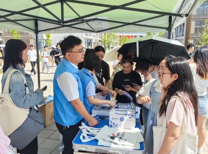 九江長運:校園直通車推廣 熱情服務(wù)不停歇