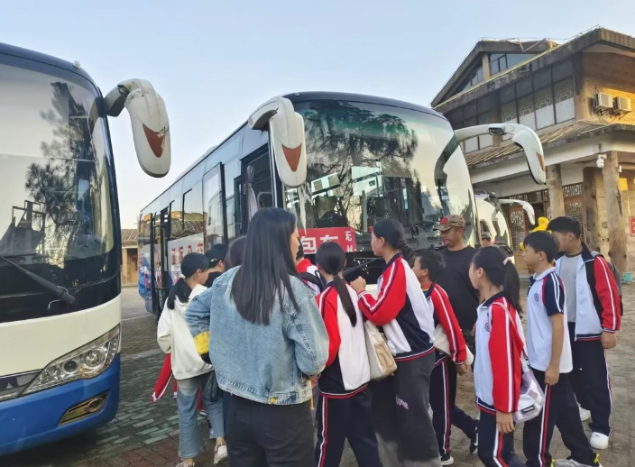 撫州長運(yùn):崇仁分公司圓滿完成秋季研學(xué)游運(yùn)輸任務(wù)