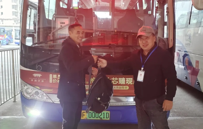 撫州長運:乘客遺失背包 公交人及時歸還