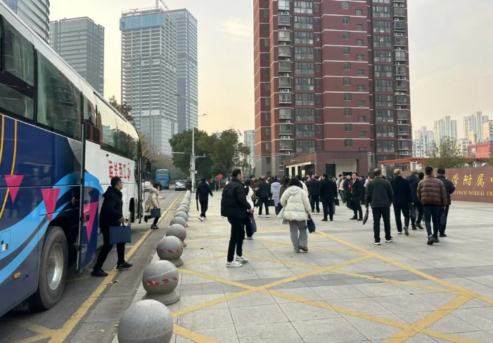 都市城際公交:圓滿完成全國第三十一屆校長峰會運輸保障任務