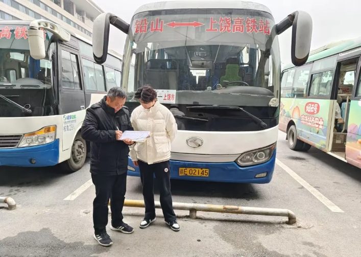 上饒汽運(yùn)：開(kāi)展車(chē)輛安全檢查 護(hù)航“元旦”交通運(yùn)輸安全