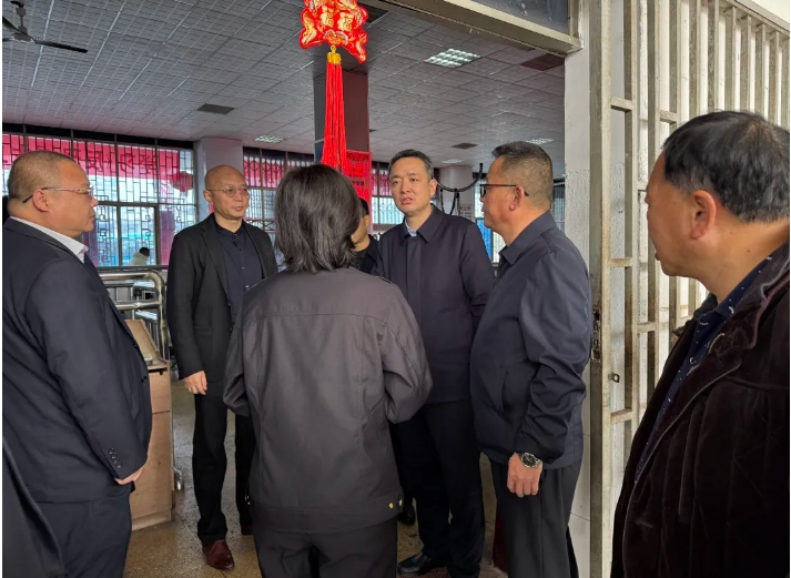 吉安公司 吉安市政府領(lǐng)導(dǎo)深入吉安客運(yùn)（公交）場站督導(dǎo)檢查春運(yùn)安全生產(chǎn)工作