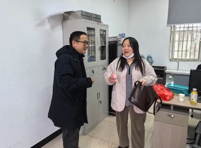 上饒汽運(yùn)：駕駛員拾金不昧 歸還萬(wàn)元現(xiàn)金