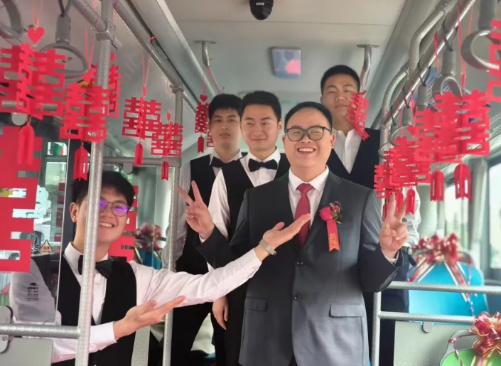 撫州長運(yùn):公交車變“婚車” “低碳”環(huán)保又時尚