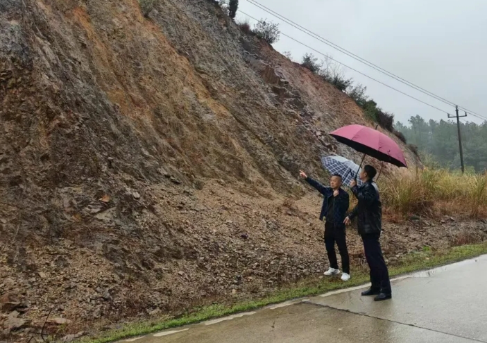 撫州長(zhǎng)運(yùn):崇仁分公司排查隱患 筑牢城鄉(xiāng)班線安全防線