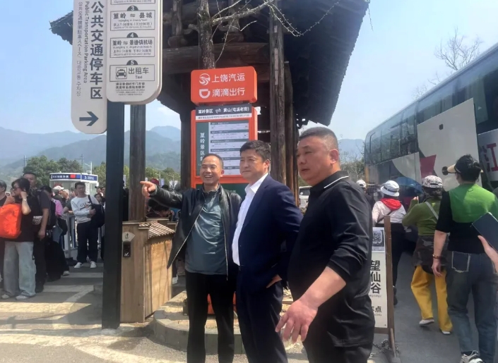 占梁先后前往婺源、景德鎮(zhèn)調研站點巴士運營情況