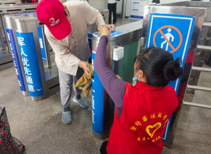 都市城際公交:弘揚雷鋒精神 踐行文明服務(wù)理念